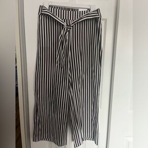 White House Black Market wide leg pull on stripes cropped pants. Size 4. NWT